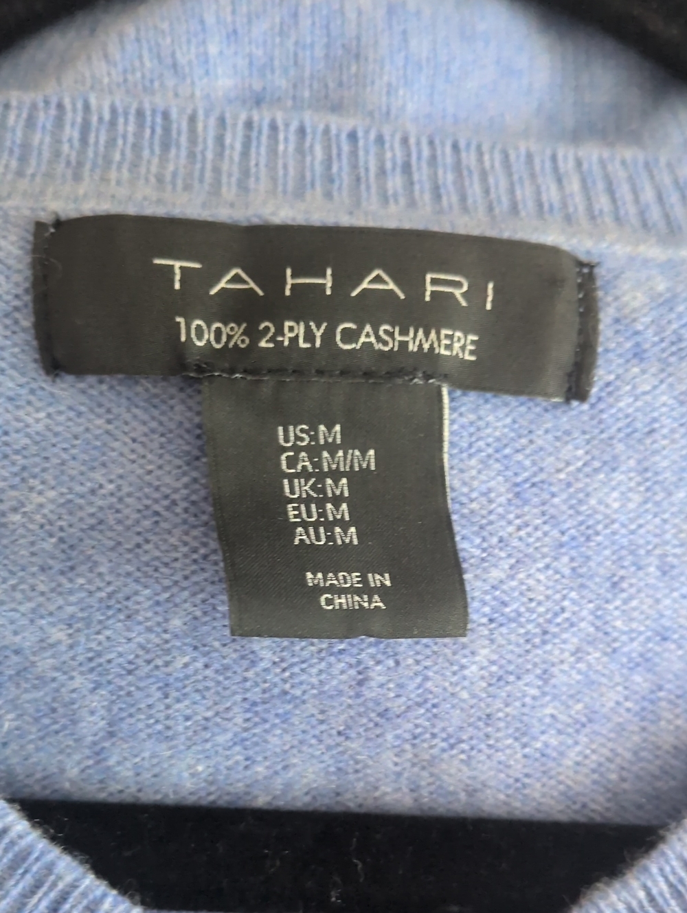 Tahari V-Neck Cashmere Sweater in Light Blue Periwinkle Size Medium - Picture 2 of 7